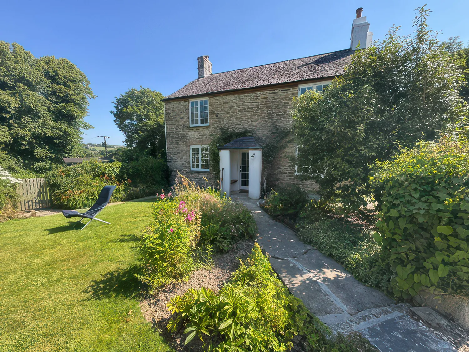Kingbarth stone cottage and garden